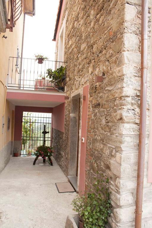 הוילה Bolano Il Borgo Di Pegui מראה חיצוני תמונה